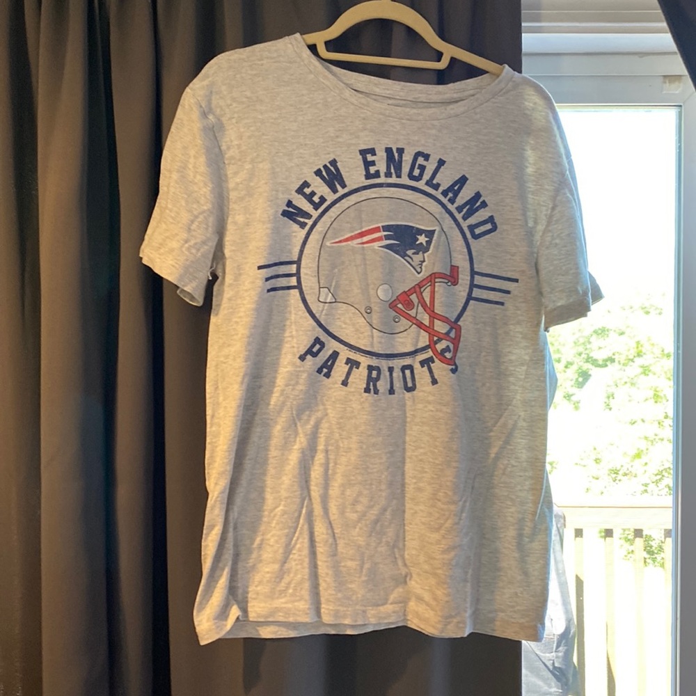 Mens size medium Mew England Patriots T-shirt. Excellent condition.